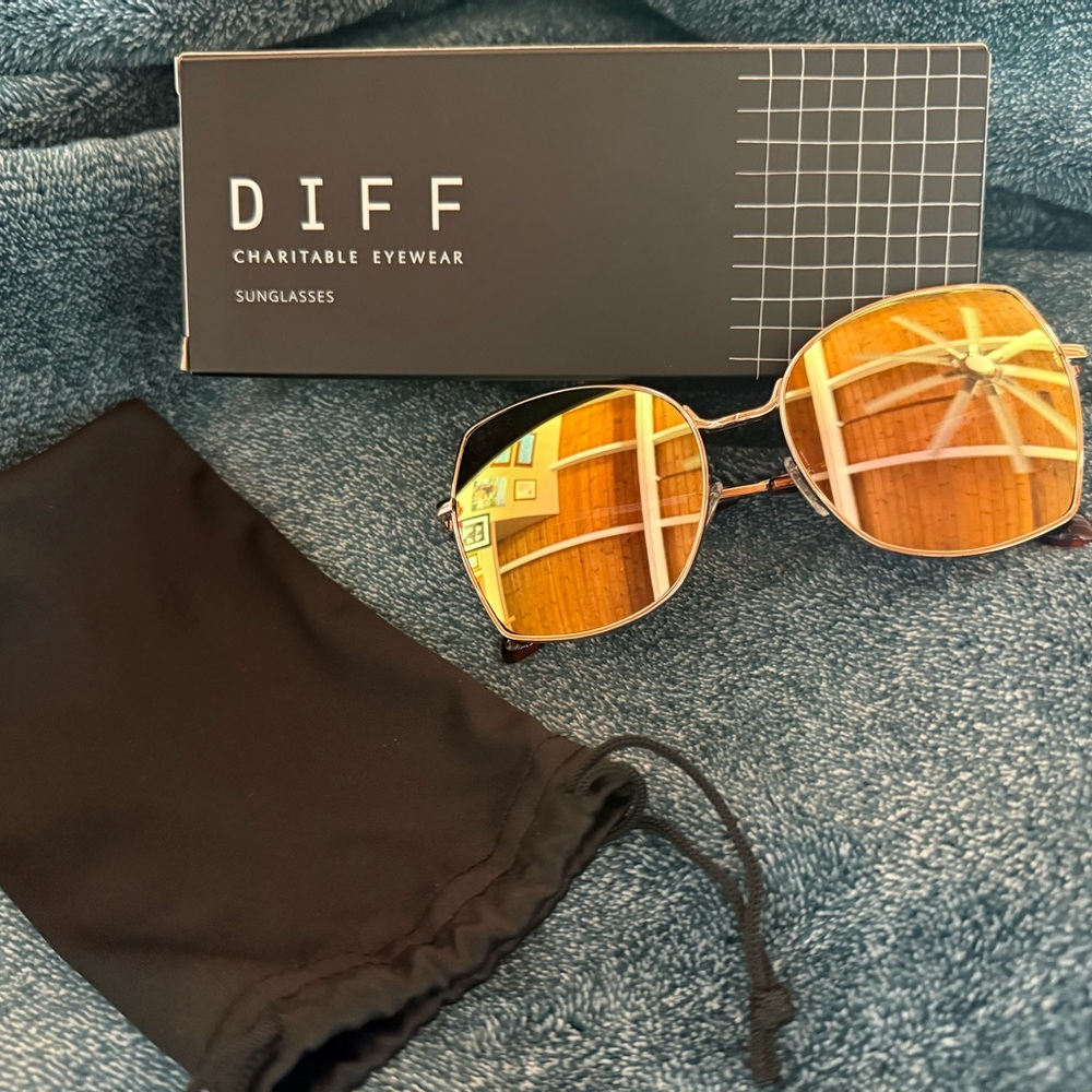 Diff Eyewear Gold Sunglasses Bella